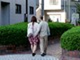 その人妻、パイパン公衆肉便女。 四十路美人妻の熟れた女体は、見知らぬ男達に精液排泄処理道具として犯され続ける… 高嶋碧　サンプル画像02